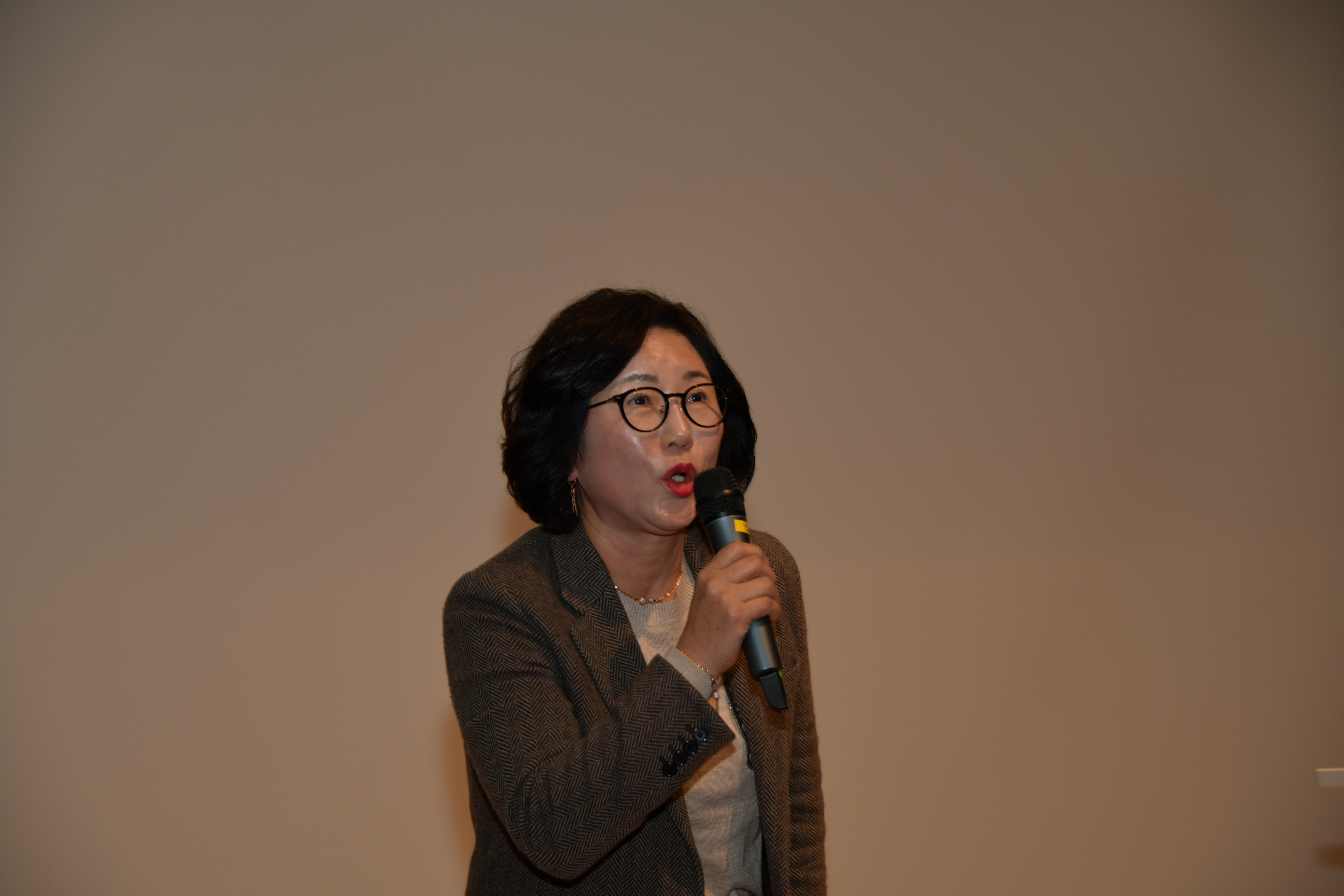 축사를 하시는 유경애 이사님